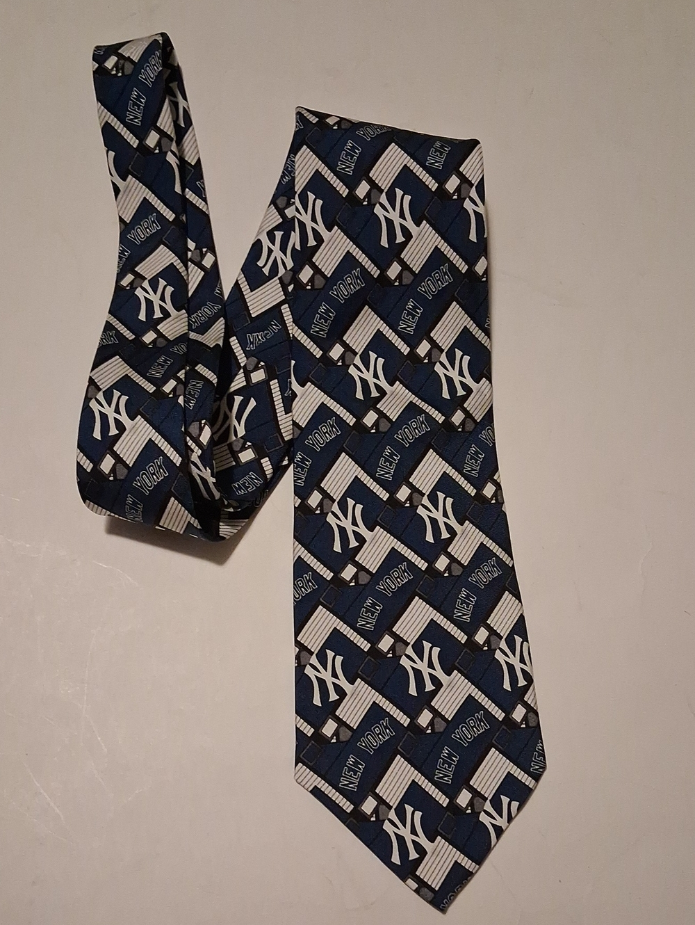 New York Yankies Baseball  Navy Blue & White 100% Silk  Patterned Men's Tie.
